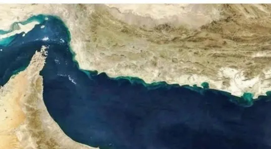 Straat van Hormuz blijft gesloten, drie schepen geraakt