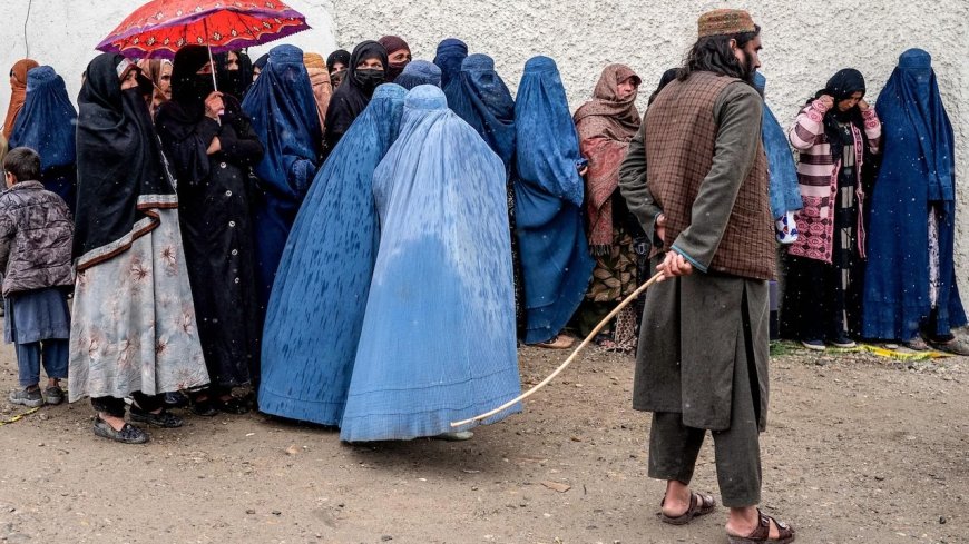 Internationale verontwaardiging over Taliban-regel: man mag vrouw slaan zolang geen botten br