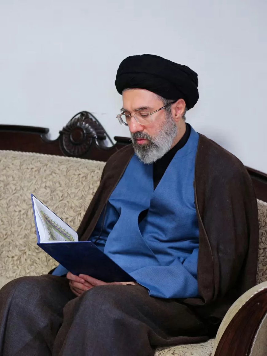 Wie is Mojtaba Khamenei, de favoriete opvolger van Iran’s Opperste leider?