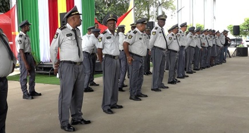 Ruim 600 politieagenten bevorderd; bond kritisch over leiding