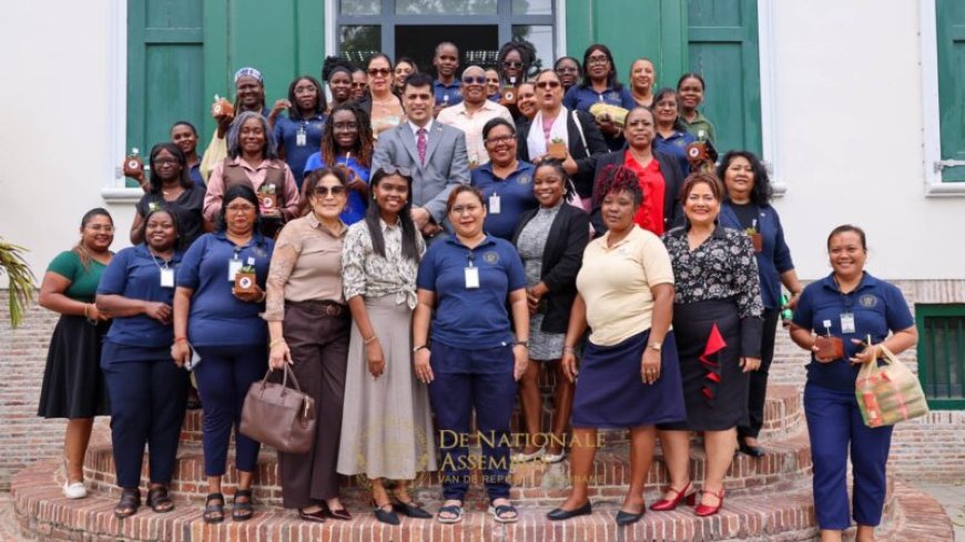 Adhin: ‘Rechtvaardige samenleving kan niet zonder de kracht van vrouwen’