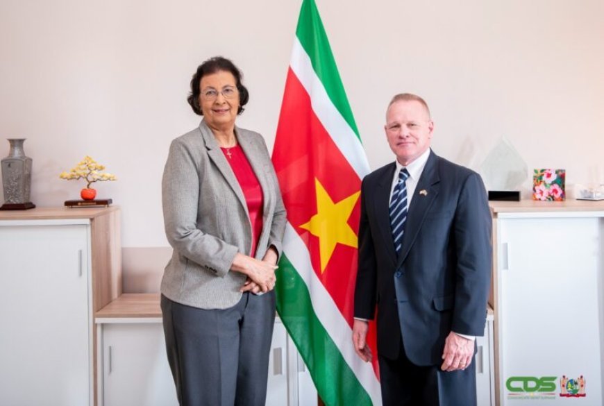 BESCHOUWING — De ‘duivel’ probeert Suriname te paaien