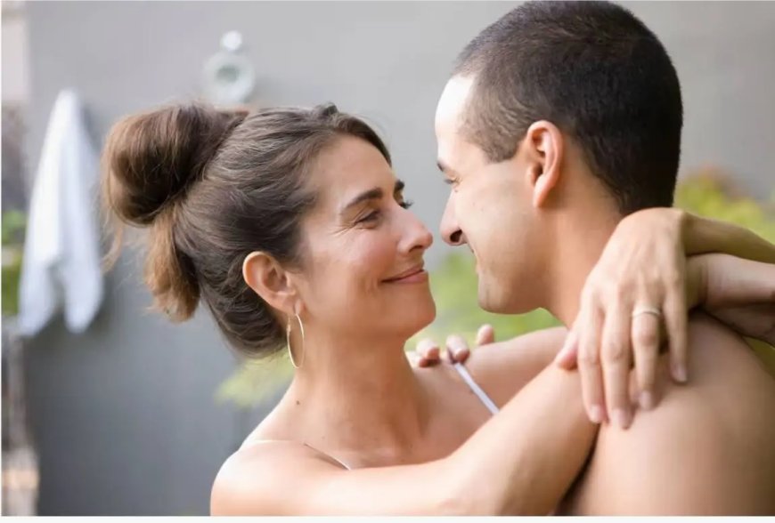 Vrouw ontdekt dat haar man al jaren relatie heeft met haar moeder