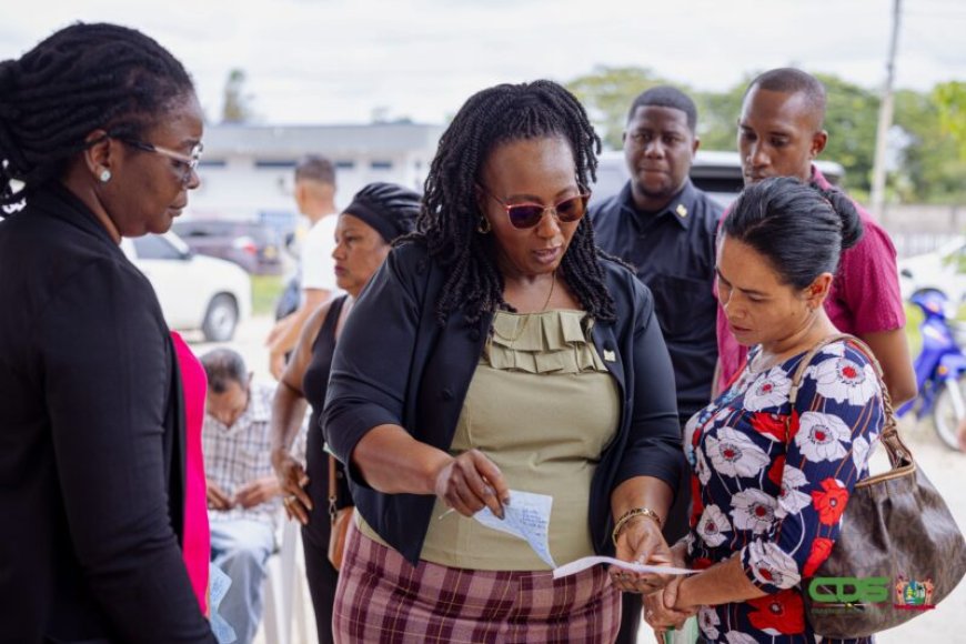 Distributie Moni Karta in Para verloopt succesvol