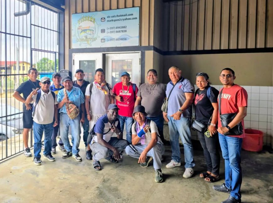 Vissers uit Galibi brengen veldbezoek aan Visserscollectief in Commewijne