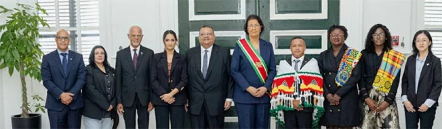 Nieuwe lichting ambassadeurs moet internationale positie Suriname versterken