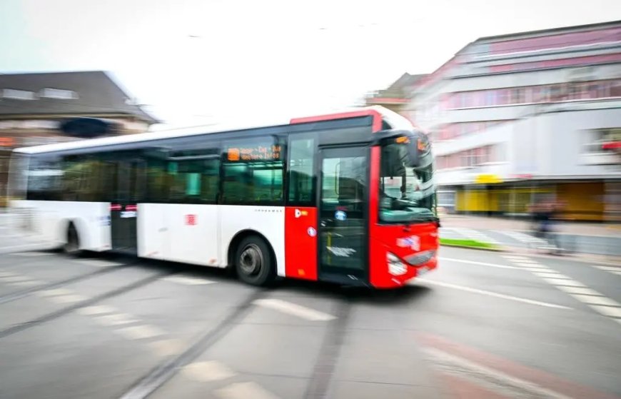 Opmerkelijk – 15-jarige jongen in Duitsland steelt stadsbus om vriendin naar school te brenge