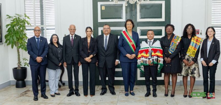 BESCHOUWING — Diplomatieke posten vooral bedoeld als beloning in den vreemde