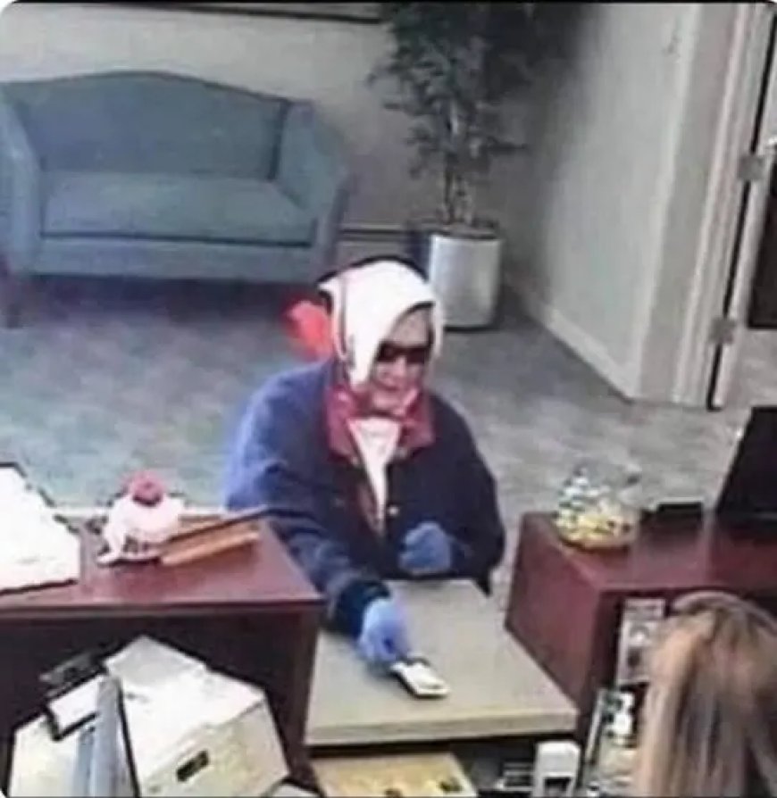 Oude vrouw leert bankmedewerker een les