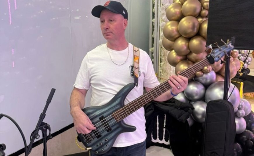 De man achter de groove: het muzikale leven van Roberto van Berk