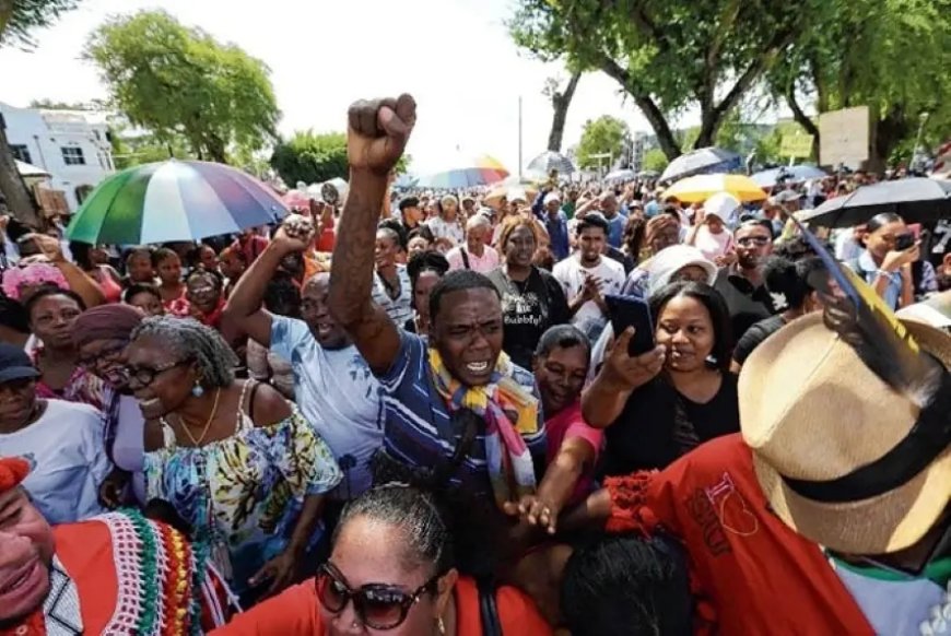 COLUMN Het volk laat zich keer op keer voor de gek houden