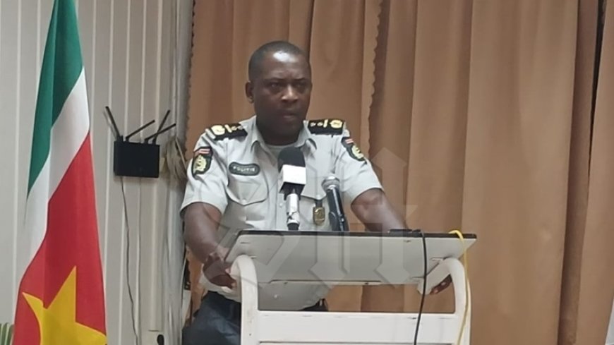 Pinas ontkent vergrijzing politie: “Top zit vol jonge mensen”