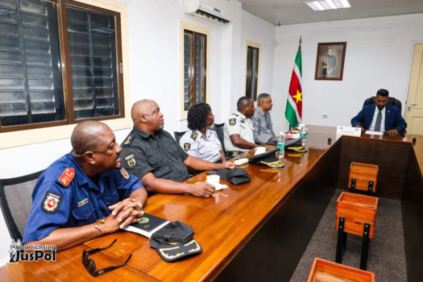 Minister Monorath installeert aanbestedingscommissie