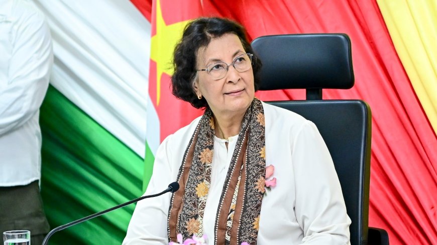 President Simons: “Wij zullen opstaan en verdergaan” na WK-uitschakeling Suriname