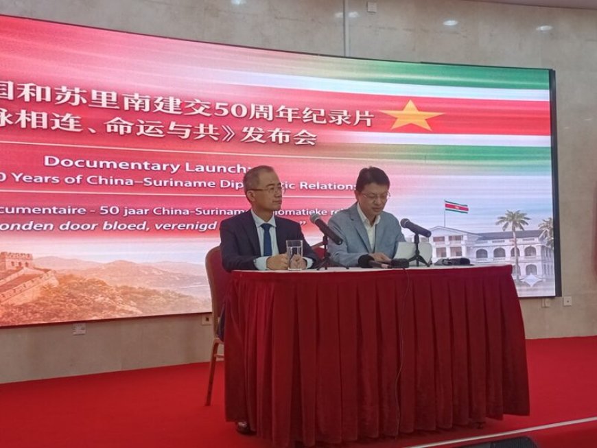 Chinese ambassade lanceert documentaireserie over 50 jaar diplomatieke relatie Suriname-China