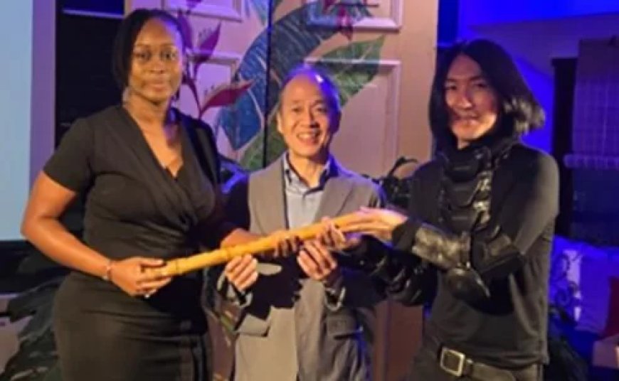 Japan viert 50 jaar diplomatie met Suriname met traditioneel fluitconcert