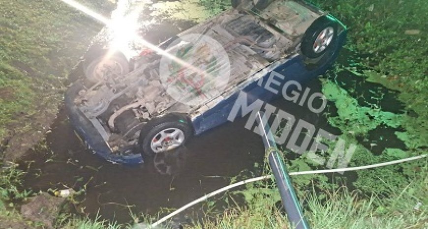 Automobilist belandt in goot na inschattingsfout