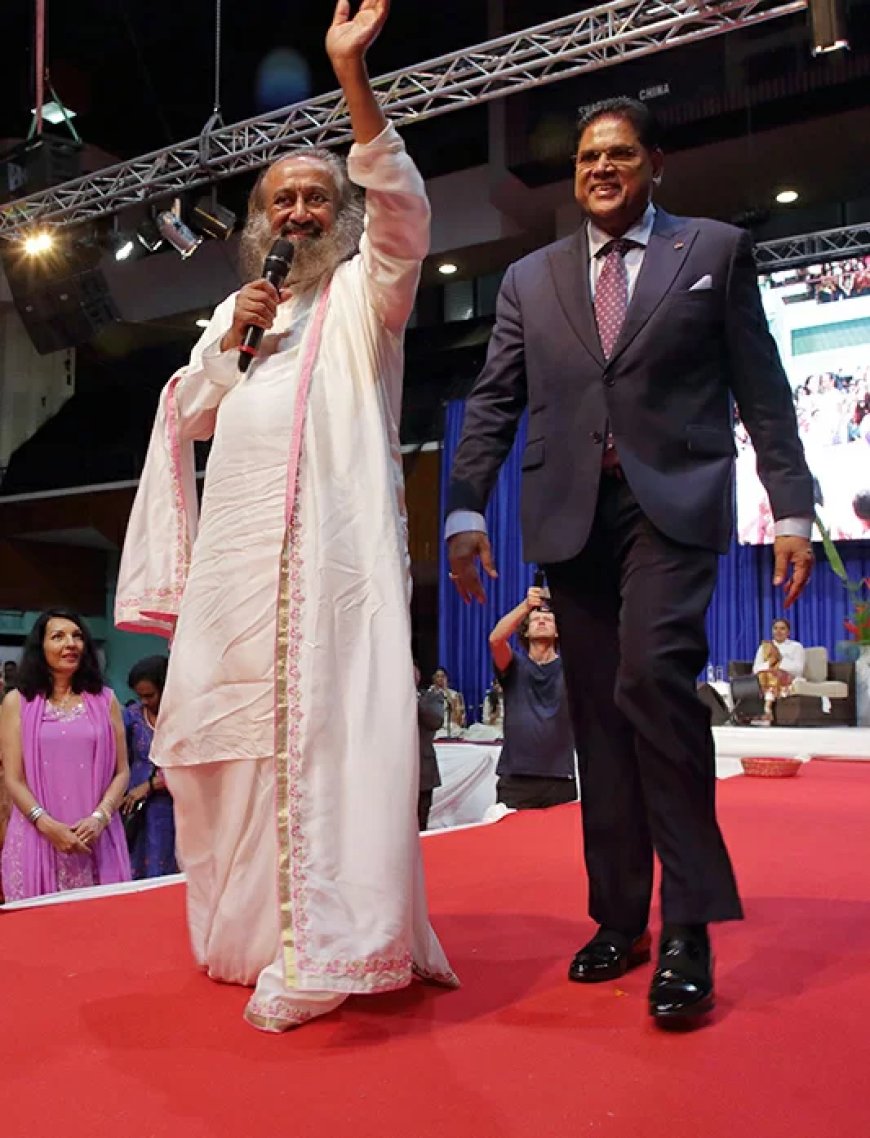 Sri Sri Ravi Shankar: 'Santokhi heeft Suriname met oprecht hart gediend'