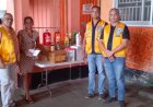 Schoonmaakdonatie Lions Club Parwani voor Maharshi Kinderhuis