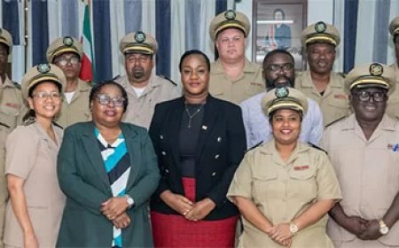 Minister Huur ontvangt districtsplannen 2027