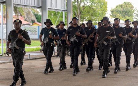 Politie oefent ceremonie voor installatie nieuwe korpschef