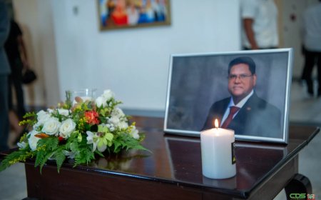 Kabinet tekent condoleanceregister voor Santokhi