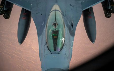 Iran zoekt vermiste VS-piloot, Israëlisch schip geraakt in Straat van Hormuz