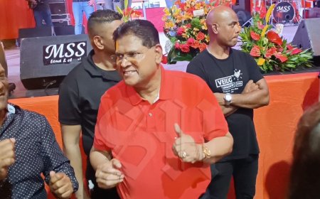 Laatste eer voor Chan Santokhi: Suriname neemt afscheid