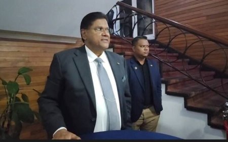 “Blijf schijnen en geef nooit op”: het inspirerende lied achter Santokhi’s levensvisie