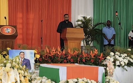 Ali over Santokhi: “Hij zag de rivier niet als scheidslijn, maar als een ader die twee harten