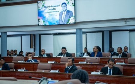 Parlement houdt rouwvergadering voor oud-president Santokhi