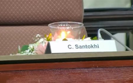 Fractieleiders eren Santokhi in rouwzitting DNA: Verschillen vallen weg, respect blijft