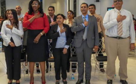 Bee: ´Ik wil geen ambtenaren betalen die thuisblijven´