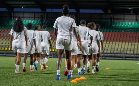 Bondscoach De Vries heeft vertrouwen in volledig lokale vrouwenselectie tegen Belize