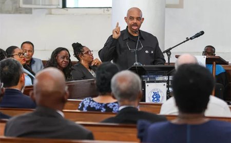 AdeKUS eert statistiekpionier Iwan Sno met eredoctoraat