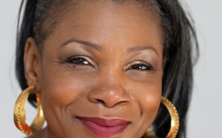 Glenda Peters brengt in Nederland persoonlijke theatervoorstelling ‘Moeder’