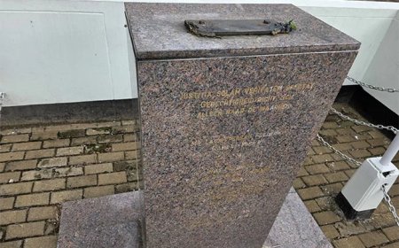 Familie Ramdat Misier verontwaardigd over diefstal borstbeeld en vraagt om snel ingrijpen