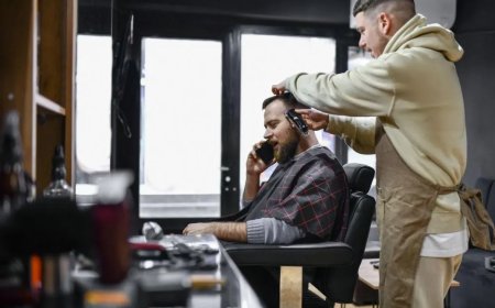 De kapper die meer hoort dan knipt