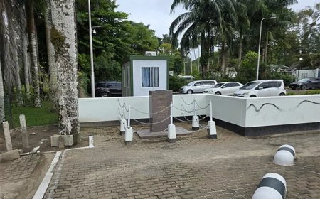 Gestolen bronzen borstbeeld ex-wnd. president teruggevonden; twee verdachten aangehouden