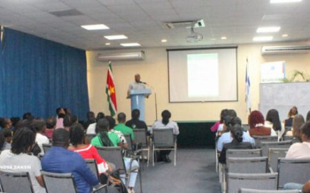 Bee: ‘Zonder geschoolde mensen bouwen we Suriname niet op’