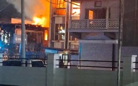 Felle brand pand in binnenstad Paramaribo