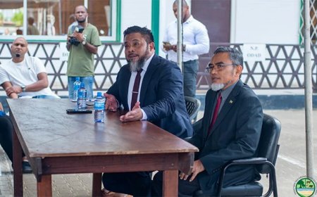 Minister Soeropawiro belooft doorbraak in slepende grondkwestie Mariënburg