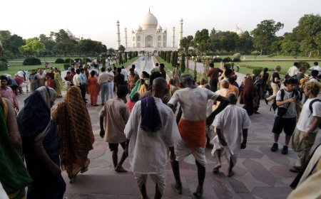Stilte en verwondering rond de Taj Mahal