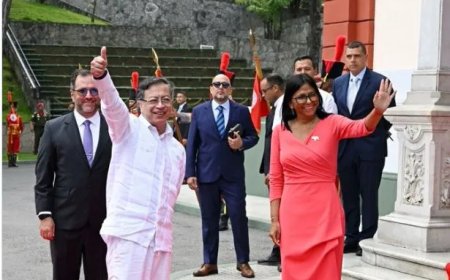 Petro bezoekt Venezuela na omstreden machtswisseling