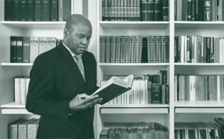 Advocaat Humphrey Schurman, president-commissaris NSS, overleden