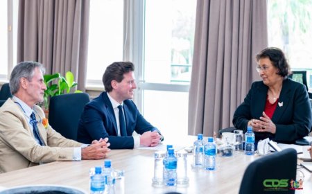 Voorzitter Nederlandse Tweede Kamer benadrukt warme band met Suriname tijdens bezoek aan pres