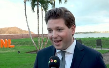 Tweede Kamer voorzitter Thom van Campen op werkbezoek in Suriname