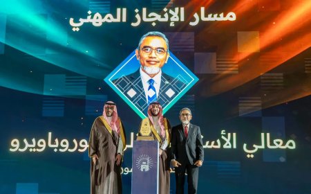 Internationale erkenning voor minister Soeropawiro in Medina