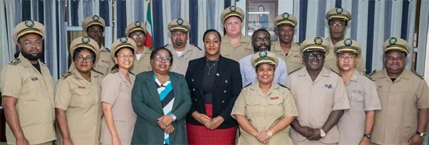 Minister Huur ontvangt districtsplannen 2027