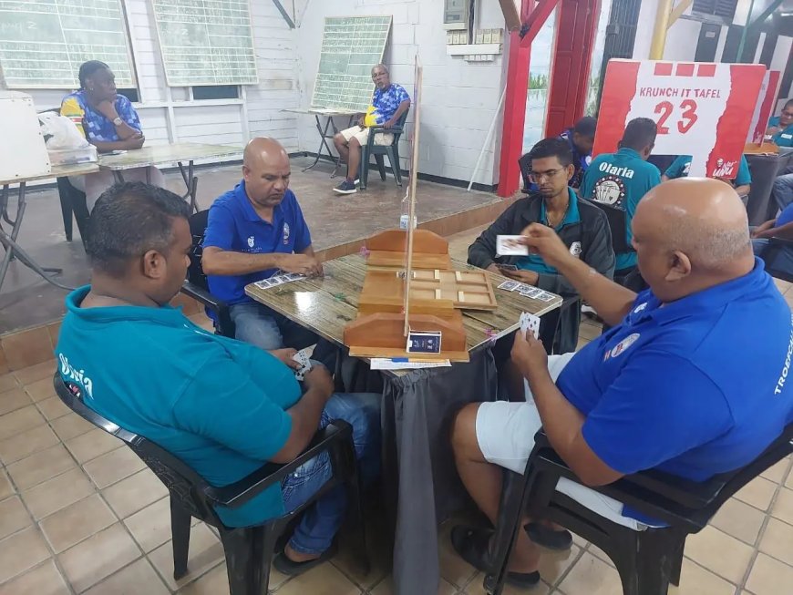 Kampoe en Palm Boys delen baunies uit